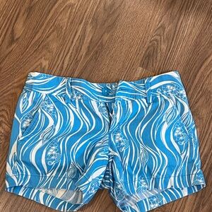 Lilly Pulitzer Blue and White Patterned Women's Shorts